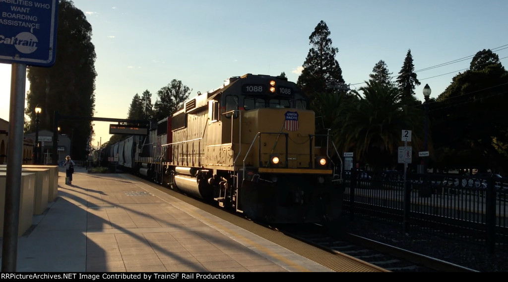 UP 1088 Leads the Broadway Local